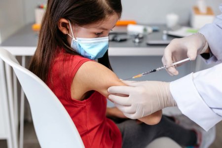 young girl gets vaccinated