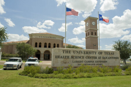 Outside view of the front of the UTHSCSA Laredo campus.