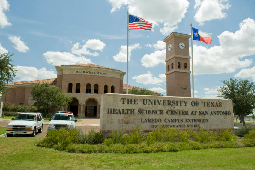 Outside view of the front of the UTHSCSA Laredo campus.
