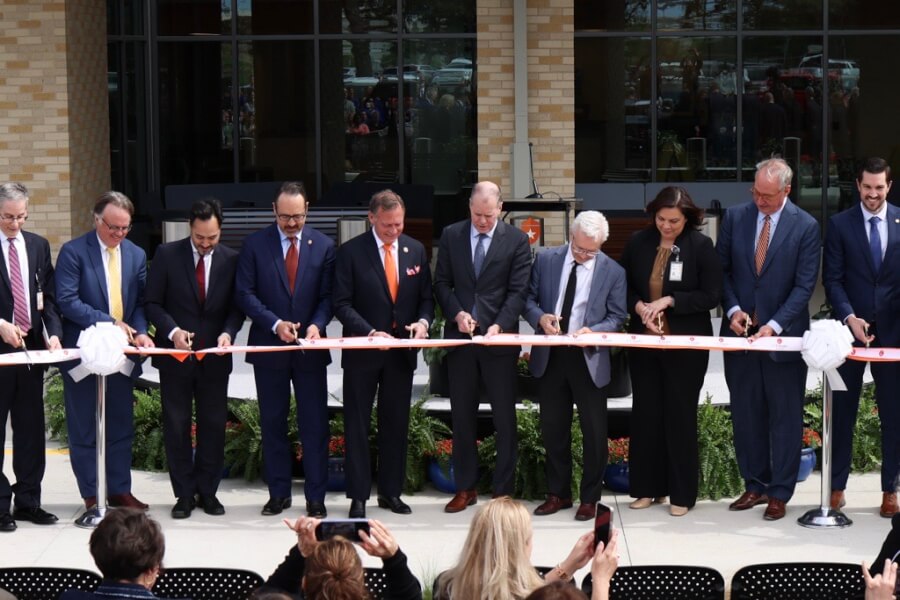 Leaders gather for ribbon-cutting ceremony at UT Health at Kyle Seale Parkway